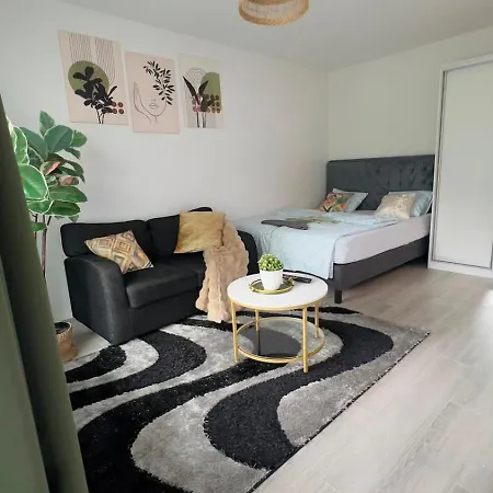 Helmi Haven Modern Myyrmaeki 15 Min To Airport アパート *